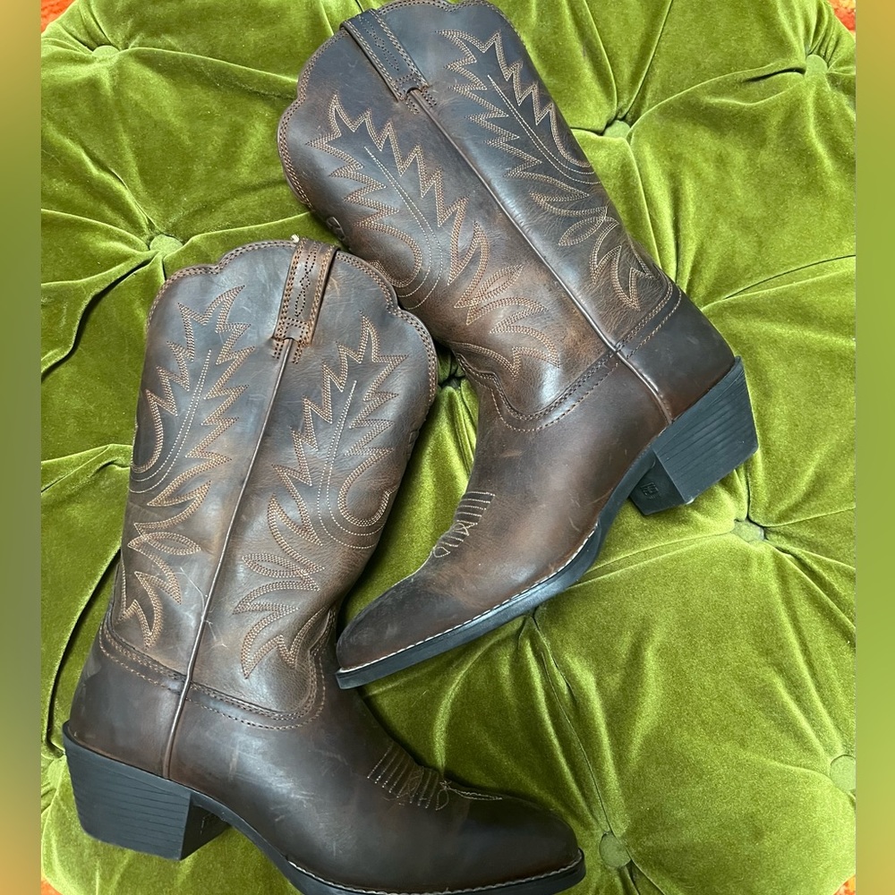 Ariat brown leather cowboy boots 8.5